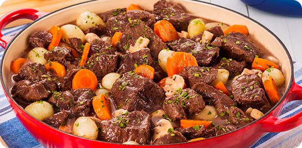 Carne Friboi com cenouras e batatas